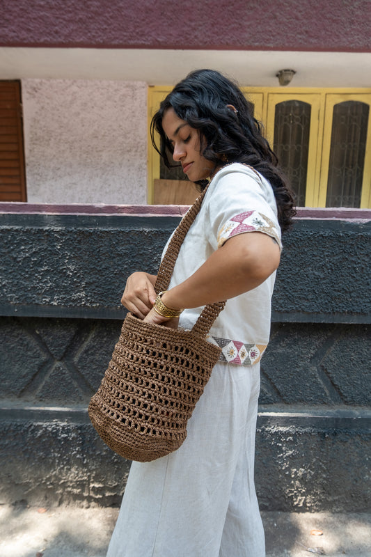 RAFFIA BUCKET BAG
