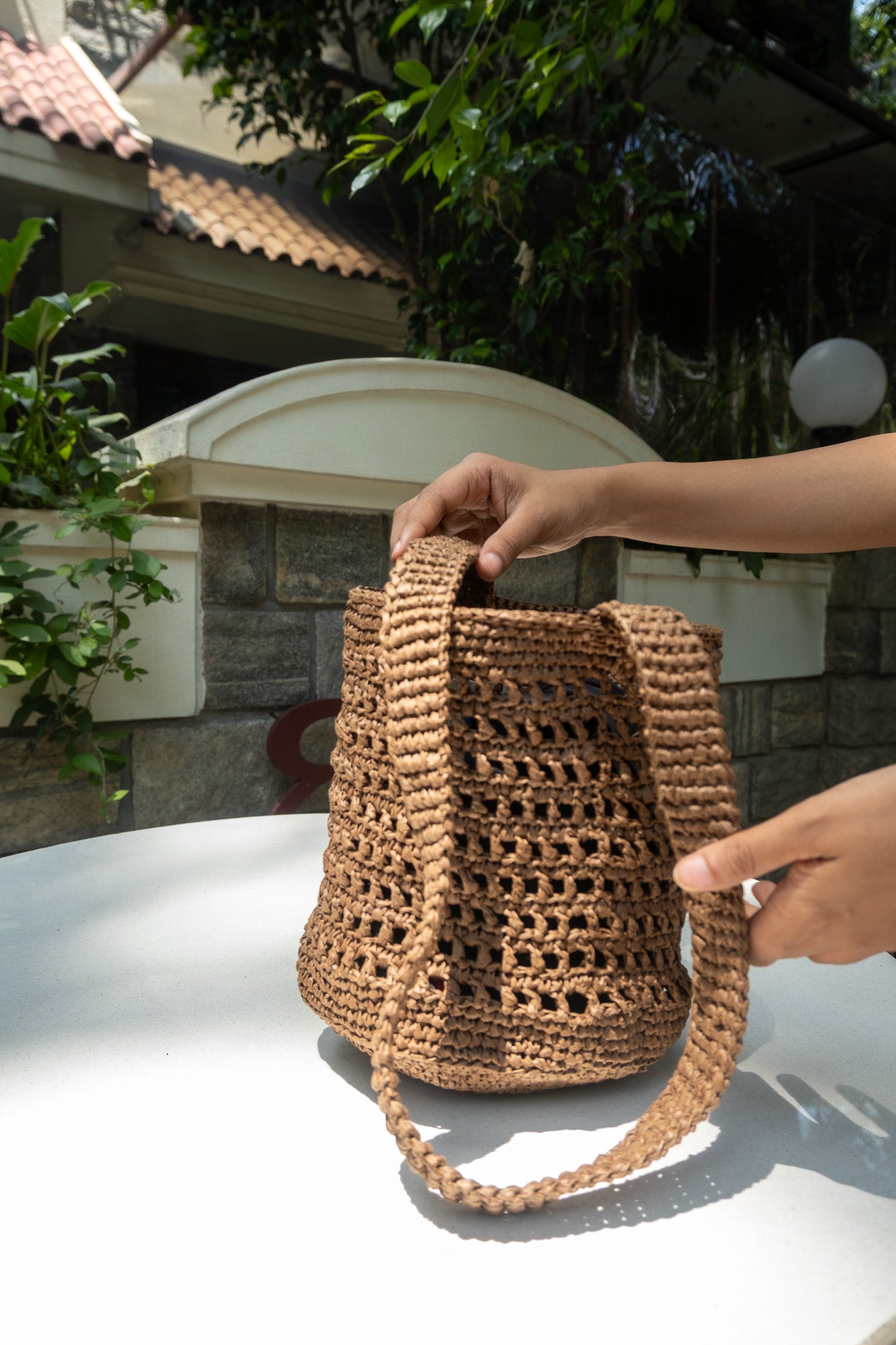 RAFFIA BUCKET BAG