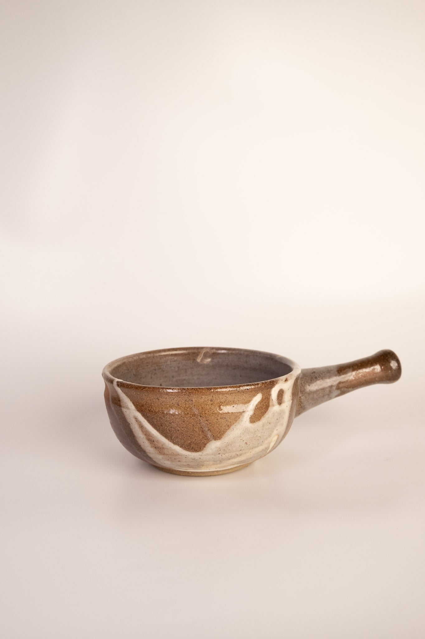 MEREDIAN HANDLE BOWL